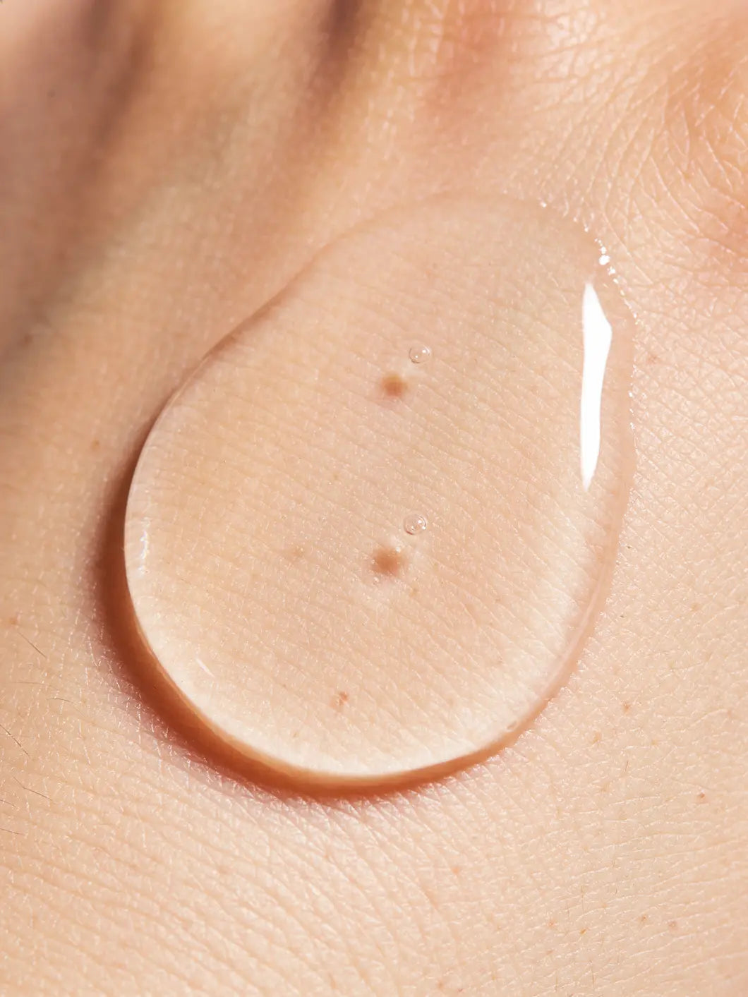 Yelf Spot Off Vitamin B3 Gel – transparent fluid texture applied on skin in close-up
