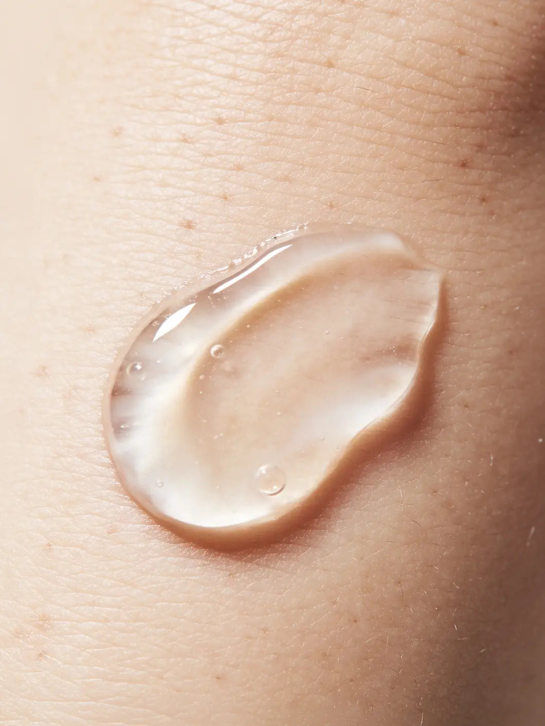 Yelf Spot Off Zero-Oil Hyaluron Gel – clear lightweight gel texture applied on skin in close-up